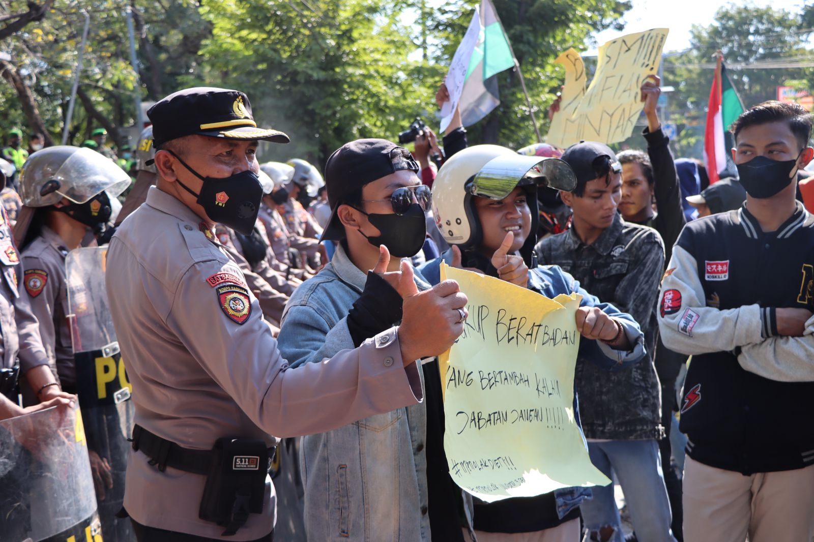 Pasukan Asmaul Husna Polres Probolinggo Dinginkan Aksi Demo Bem Dan Hmi